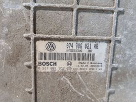 Volkswagen II LT Dzinēja vadības bloks 074906021AR