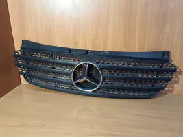 Mercedes-Benz Vito Viano W639 Etupuskurin ylempi jäähdytinsäleikkö A6398800185