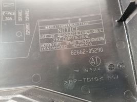 Toyota Avensis T270 Sulakerasian kansi 8266205290