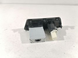 Lexus ES 250 - 300 - 330 Gniazdo / Złącze USB 8553250020