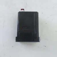 Lexus RX 450H USB-pistokeliitin 8619024030