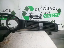 Volkswagen Jetta I Tableau de bord 5C6858560