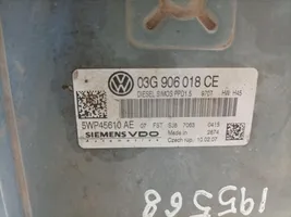 Volkswagen PASSAT Блок управления двигателя 03G906018CE