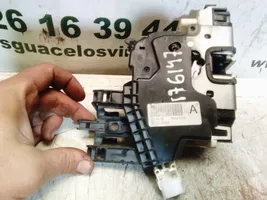 Mercedes-Benz A W176 Serratura portiera anteriore A1667200435