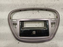 Peugeot 607 Radion/GPS-laitteen pääyksikön kehys 9653058577