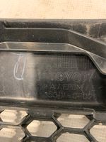 Toyota Corolla Verso AR10 Grille calandre supérieure de pare-chocs avant 531110F020