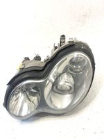 Mercedes-Benz C W203 Lampa przednia A2038203761