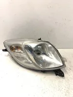 Toyota Yaris Lampa przednia 811500D120