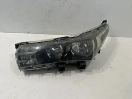 Toyota Corolla E160 E170 Lampa przednia 8115002E70