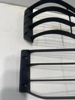 Land Rover Discovery Front bumper upper radiator grill 