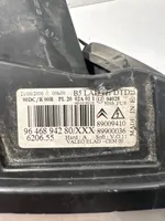 Citroen C4 I Lampa przednia 89900036