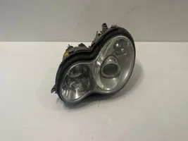 Mercedes-Benz C W203 Lampa przednia A2038203761