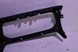 Nissan Qashqai J12 Rivestimento del pannello 682116UN0A