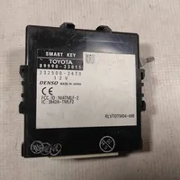 Toyota Camry Oven keskuslukituksen ohjausyksikön moduuli 8999033011