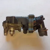 Audi A8 S8 D3 4E Pompe de circulation d'eau 079121014F