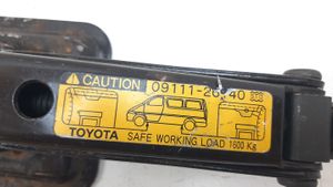 Toyota Hiace (H200) Įrankių komplektas 