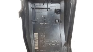 Volvo V70 Tapa de caja de fusibles 