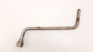 Mercedes-Benz COMPAKT W115 Clé à écrou de roue 1155810146