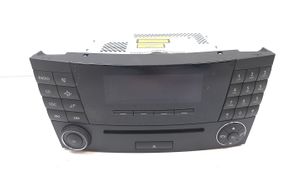 Mercedes-Benz E W211 Radio/CD/DVD/GPS-pääyksikkö A2118209889