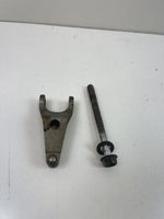 Toyota Corolla Verso AR10 Support de pince d'injecteur de carburant 