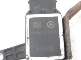 Mercedes-Benz R W251 Czujnik poziomowania świateł osi tylnej A0105427717