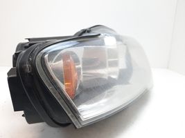 Audi A4 S4 B7 8E 8H Lampa przednia 8E0941004