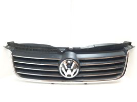 Volkswagen PASSAT B5.5 Etupuskurin ylempi jäähdytinsäleikkö 3B0853651L