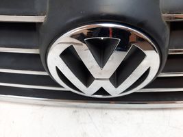 Volkswagen PASSAT B5.5 Etupuskurin ylempi jäähdytinsäleikkö 3B0853651L