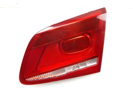 Volkswagen PASSAT B7 Lampy tylnej klapy bagażnika 3AE945094J