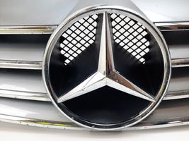 Mercedes-Benz CLK A209 C209 Priekšējais režģis A2098880052