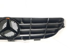 Mercedes-Benz CLK A209 C209 Передняя решётка A2098880052