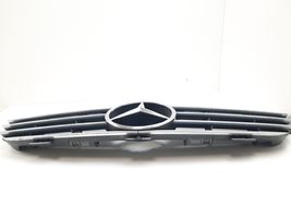 Mercedes-Benz CLK A209 C209 Передняя решётка A2098880052