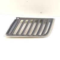 Mitsubishi L200 Grille calandre supérieure de pare-chocs avant MN142328