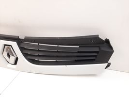 Renault Master II Front bumper upper radiator grill 8200426365