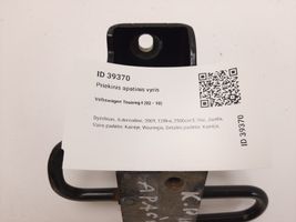 Volkswagen Touareg I Front door lower hinge 7L0831411A