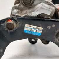 Nissan Navara D40 Ohjaustehostimen pumppu 75163076