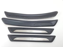 BMW 2 F46 Garniture de protection de seuil intérieur 7316821