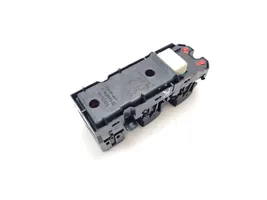 Toyota Prius (XW50) Interruttore di controllo dell’alzacristalli elettrico 8404047070