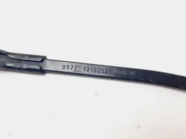 Opel Corsa D Ramię wycieraczki szyby przedniej / czołowej 13182325