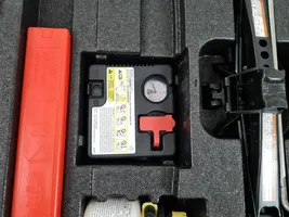 Toyota Prius (XW50) Kit d’outils 6499547030