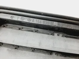 Mercedes-Benz GL X164 Grill / Wlot powietrza błotnika przedniego A1648300342