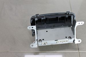 Toyota Yaris Panel / Radioodtwarzacz CD/DVD/GPS 8611052030H0