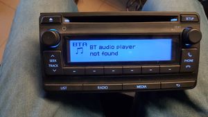 Toyota Avensis T270 Радио/ проигрыватель CD/DVD / навигация 8612005240