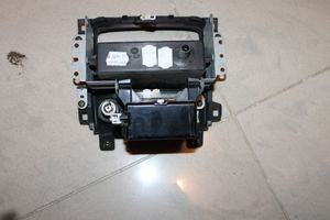 Nissan Primera Cadre, panneau d'unité radio / GPS 289738601