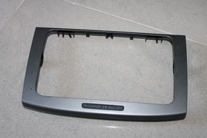 Volkswagen PASSAT B6 Cadre, panneau d'unité radio / GPS 3C0858069M