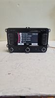 Volkswagen PASSAT B7 Unità principale autoradio/CD/DVD/GPS 1K0035274