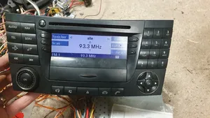 Mercedes-Benz E W211 Radio/CD/DVD/GPS-pääyksikkö A2118273842