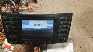 Mercedes-Benz E W211 Radio/CD/DVD/GPS-pääyksikkö A2118273842