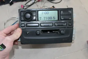Toyota Avensis T220 Радио/ проигрыватель CD/DVD / навигация 8611005010