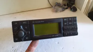 Mercedes-Benz E W210 Radio / CD/DVD atskaņotājs / navigācija A0028205489